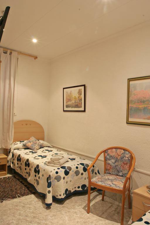 Hostal Aribau Барселона Екстериор снимка