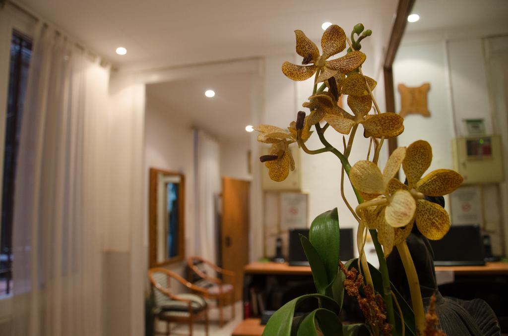 Hostal Aribau Барселона Стая снимка