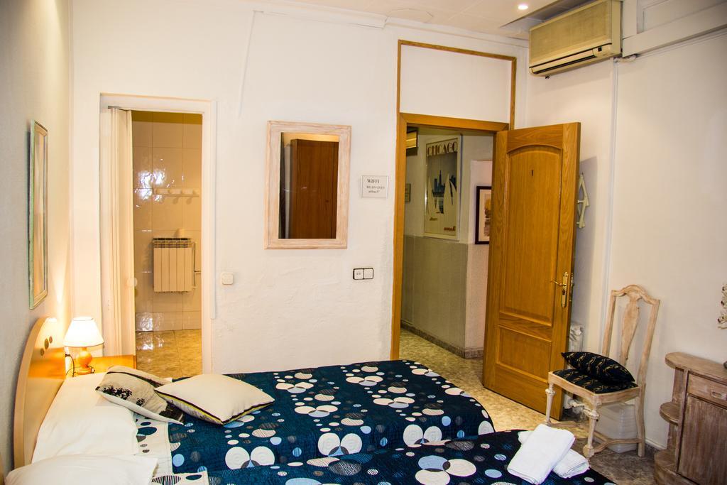 Hostal Aribau Барселона Екстериор снимка