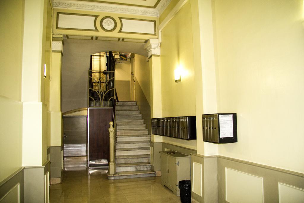 Hostal Aribau Барселона Екстериор снимка