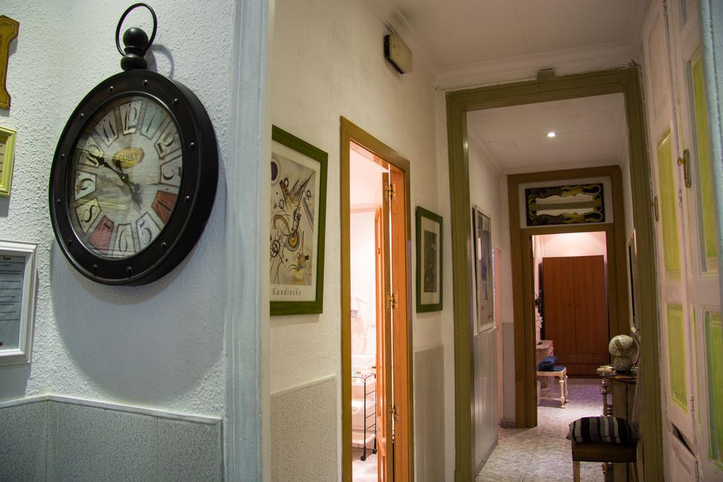 Hostal Aribau Барселона Екстериор снимка