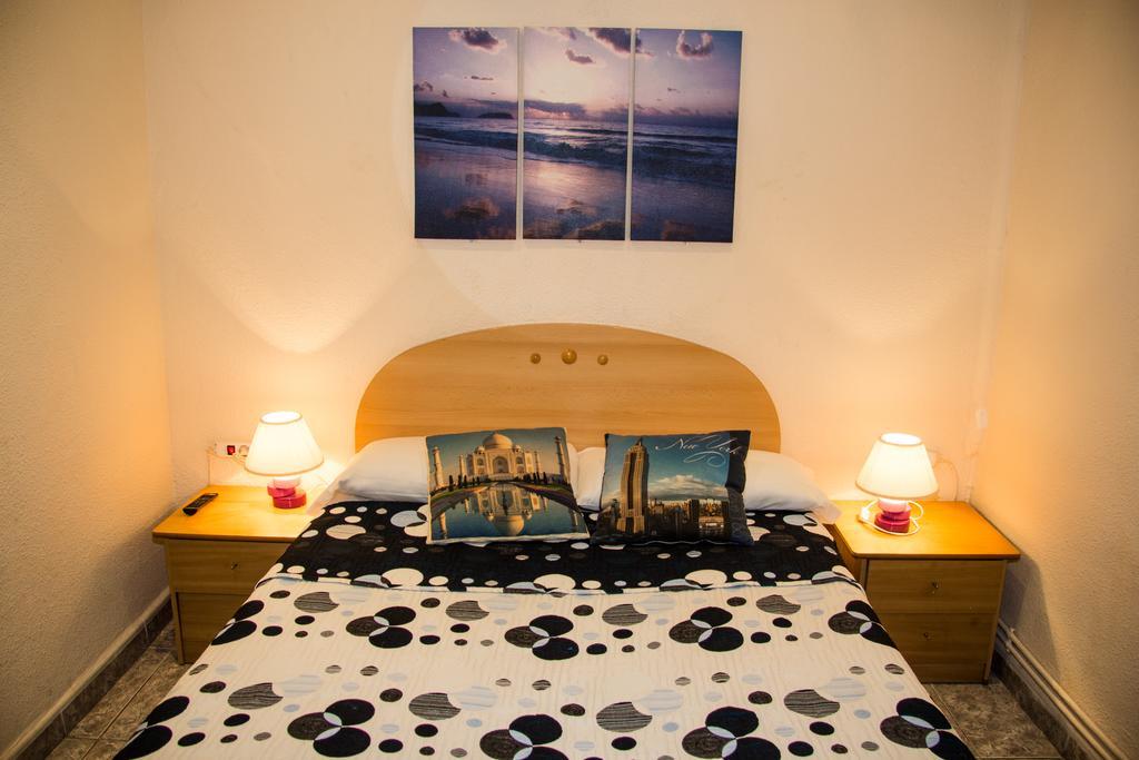 Hostal Aribau Барселона Екстериор снимка