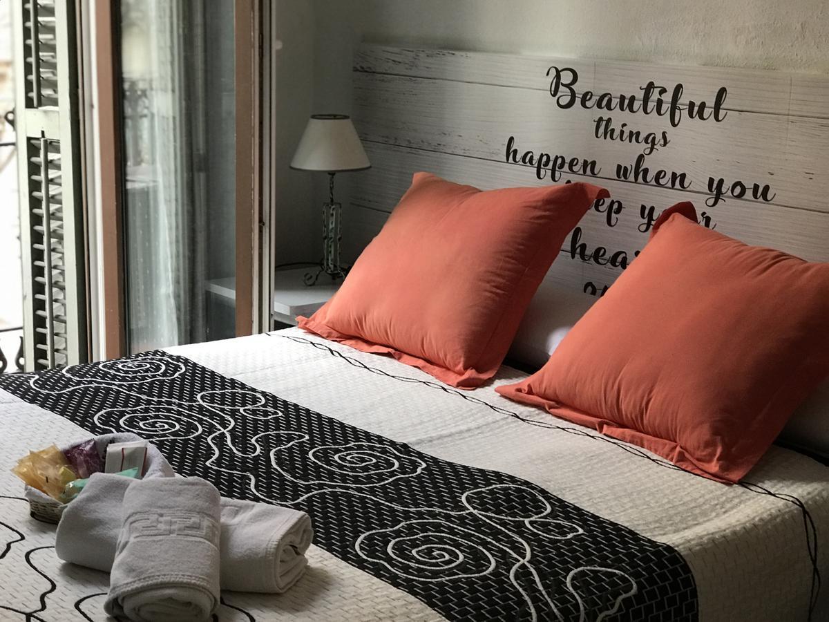 Hostal Aribau Барселона Екстериор снимка