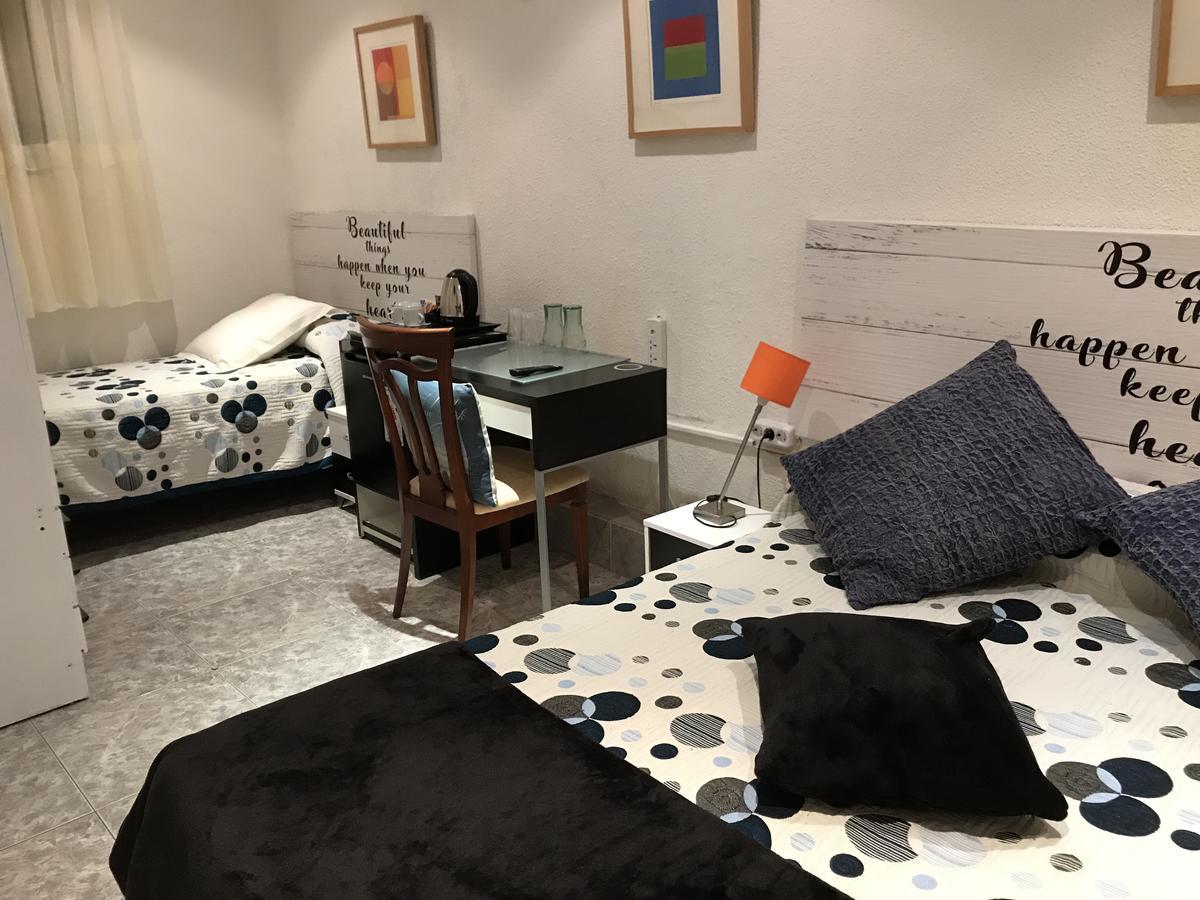 Hostal Aribau Барселона Екстериор снимка