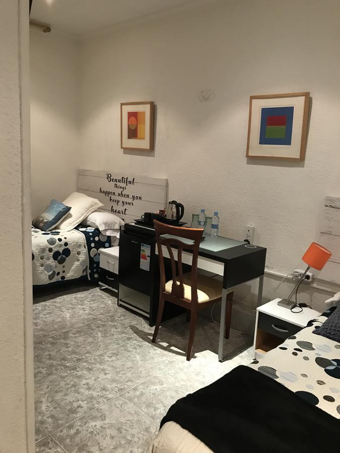 Hostal Aribau Барселона Екстериор снимка