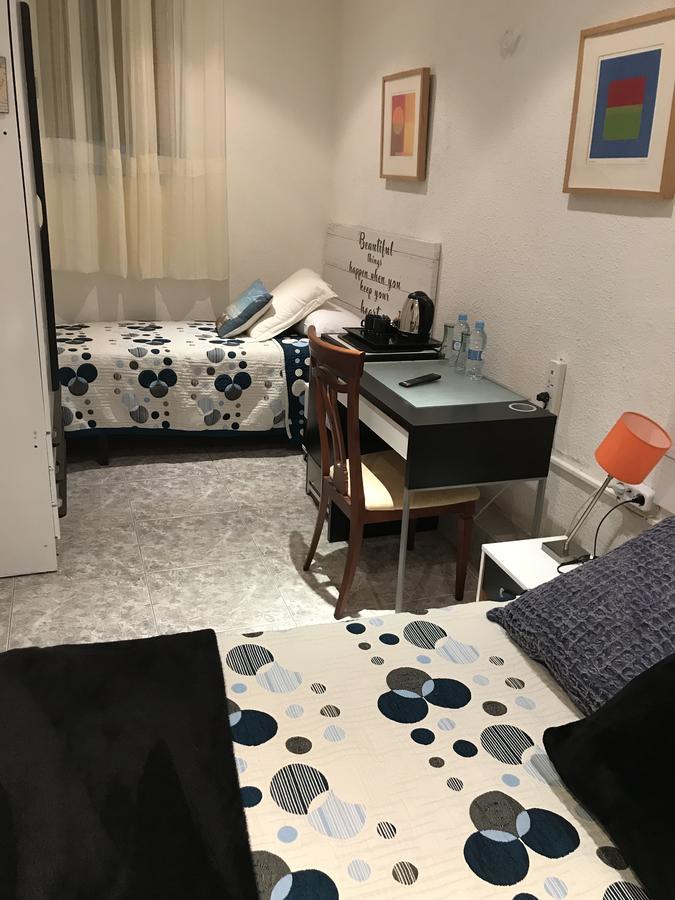 Hostal Aribau Барселона Екстериор снимка