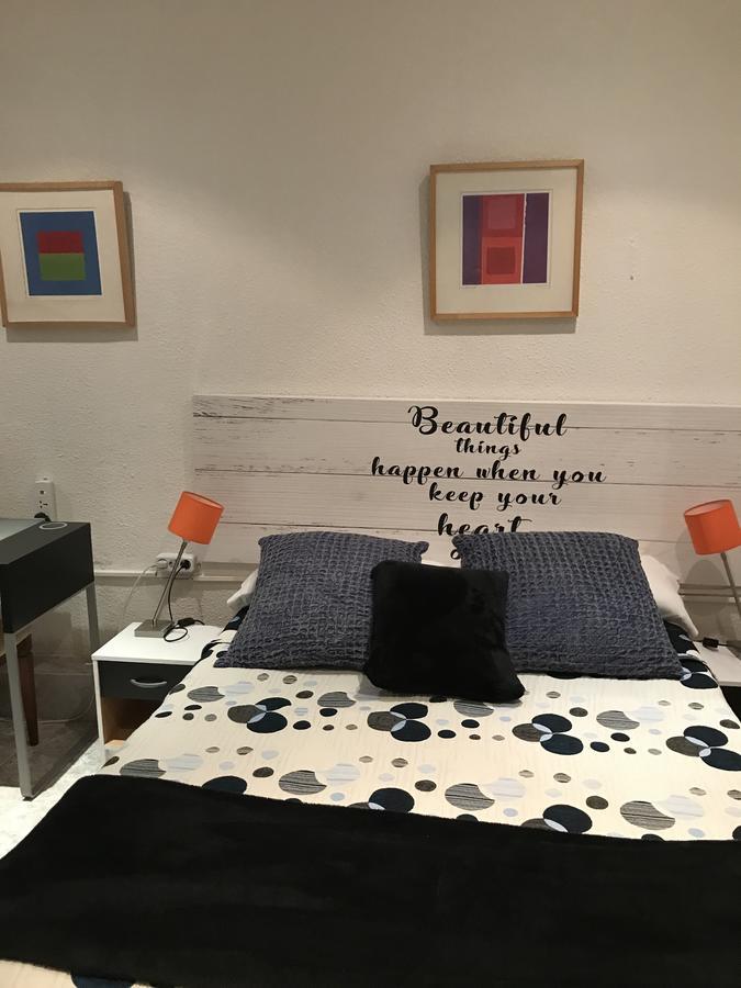 Hostal Aribau Барселона Екстериор снимка