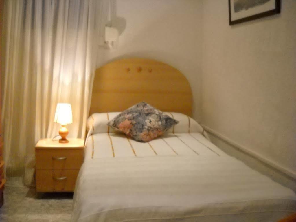 Hostal Aribau Барселона Екстериор снимка