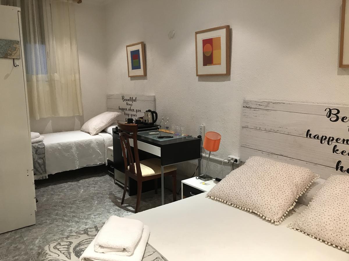 Hostal Aribau Барселона Екстериор снимка
