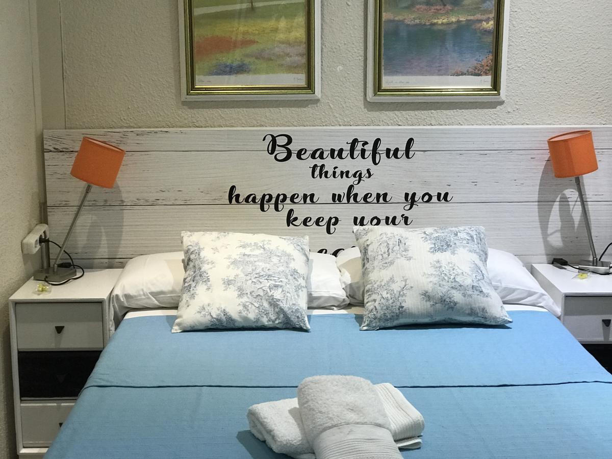 Hostal Aribau Барселона Екстериор снимка