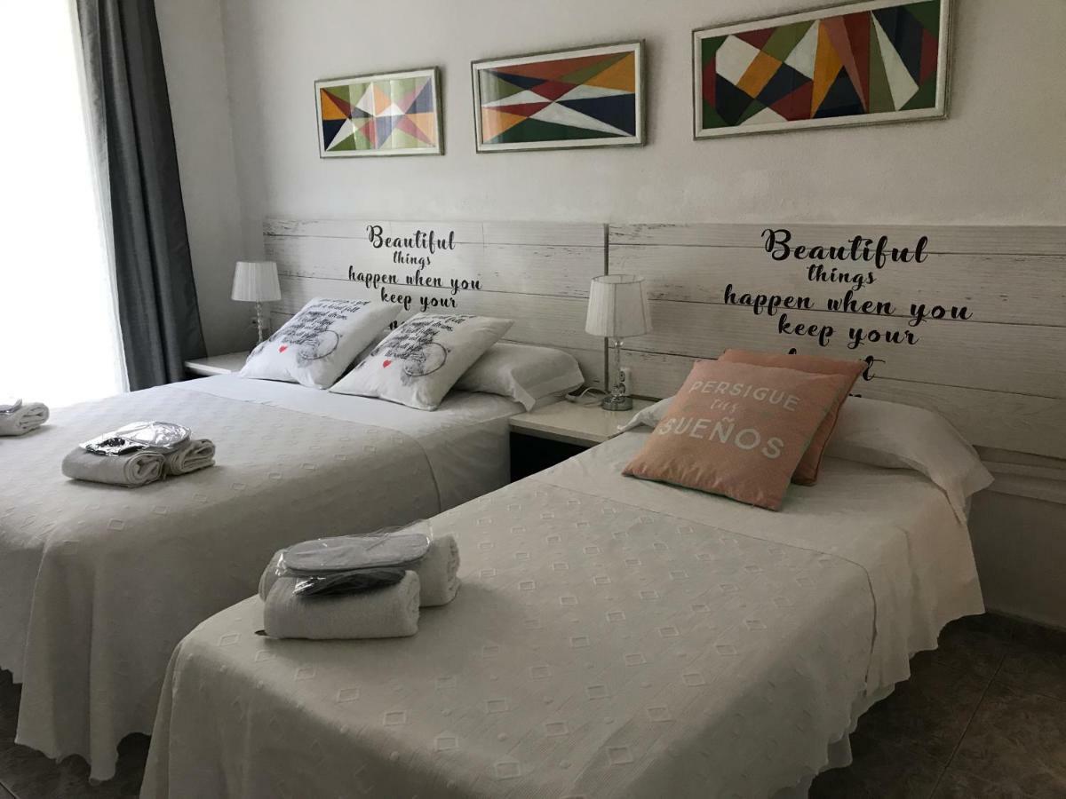 Hostal Aribau Барселона Екстериор снимка