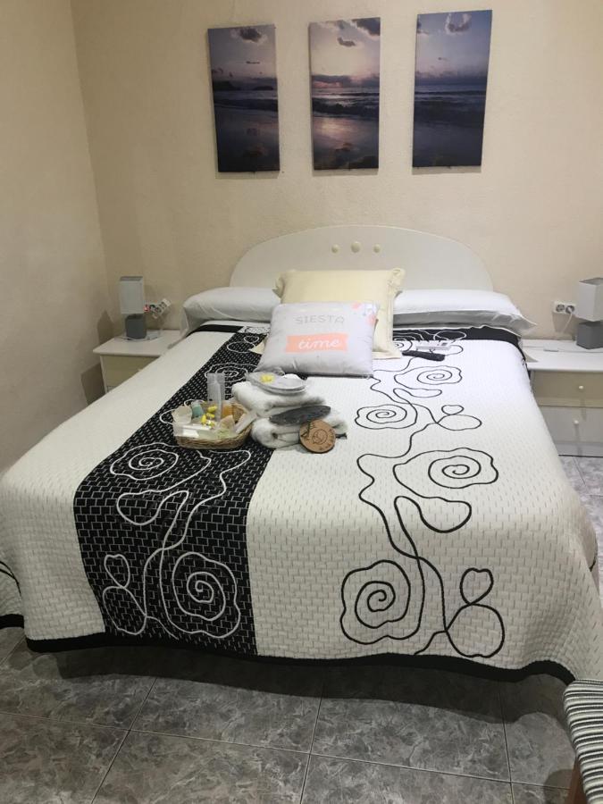 Hostal Aribau Барселона Екстериор снимка